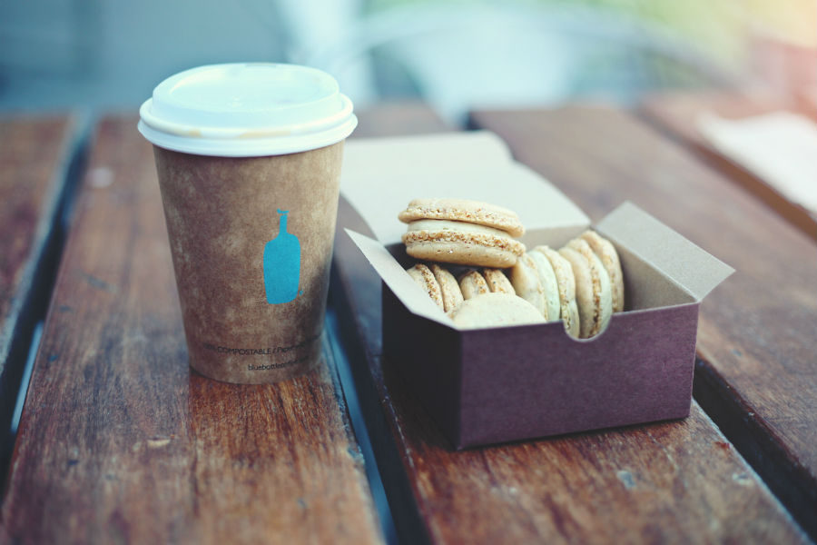 coffee cup and macaroons